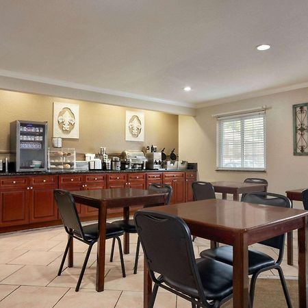 Baymont By Wyndham Kansas City Ku Medical Center Dış mekan fotoğraf