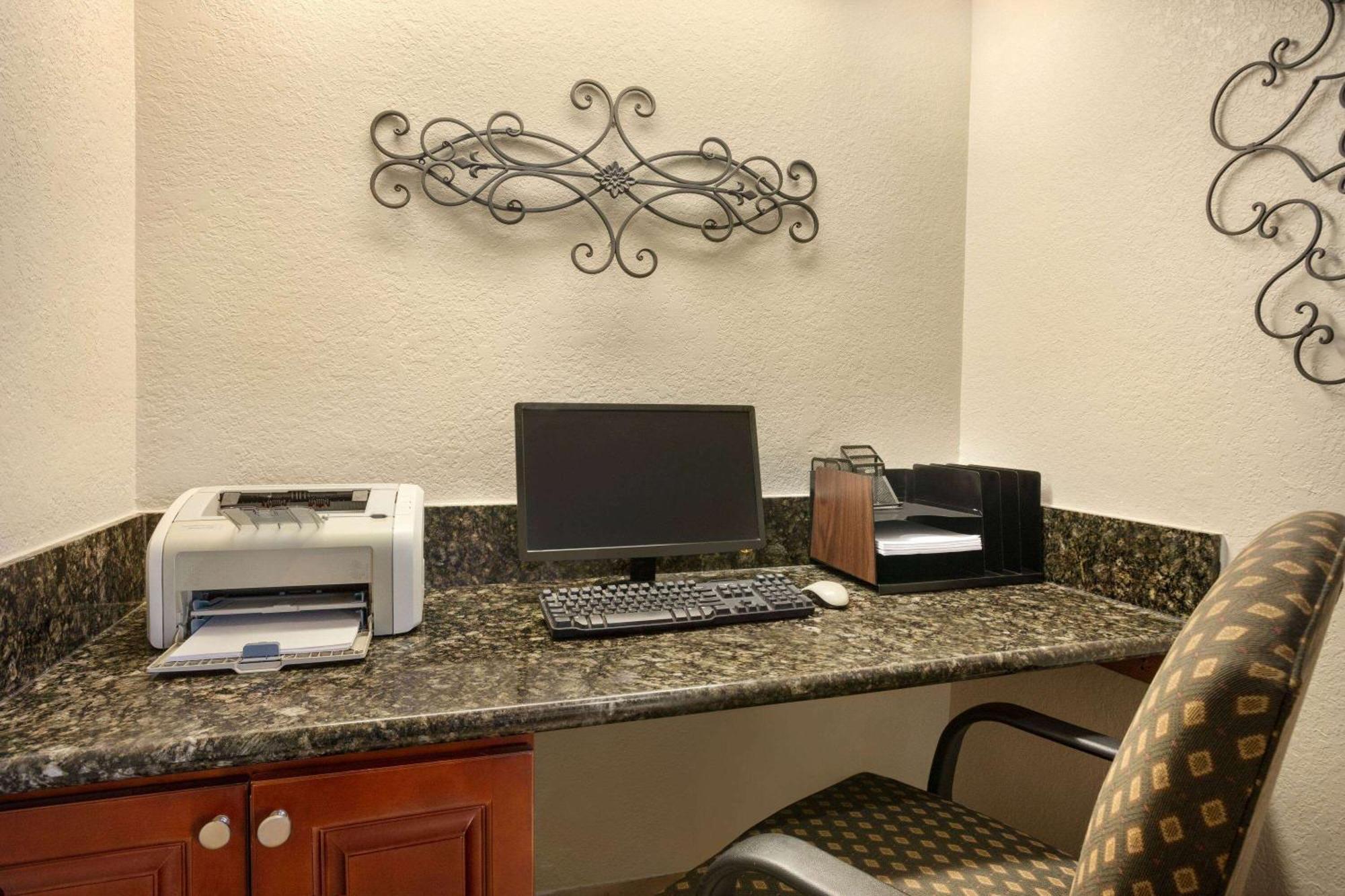 Baymont By Wyndham Kansas City Ku Medical Center Dış mekan fotoğraf